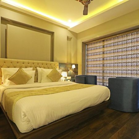 The Ivy Grand Hotel In City Centre With Free Secured Parking New Delhi Buitenkant foto
