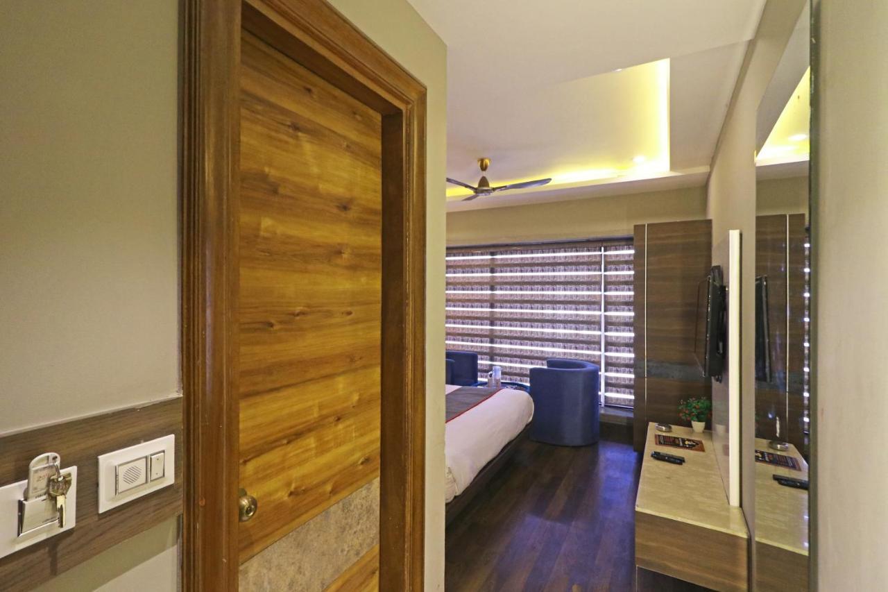 The Ivy Grand Hotel In City Centre With Free Secured Parking New Delhi Buitenkant foto