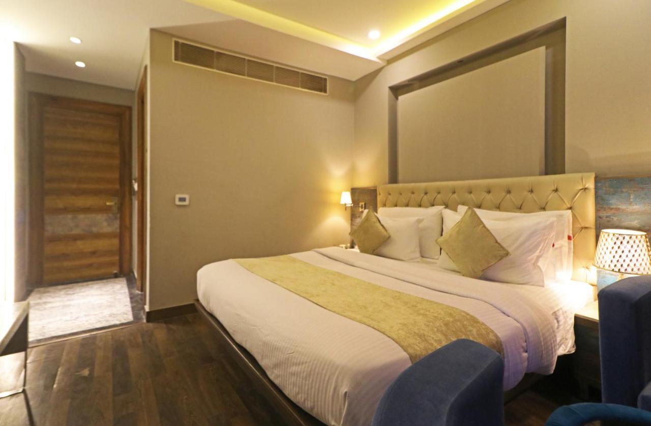 The Ivy Grand Hotel In City Centre With Free Secured Parking New Delhi Buitenkant foto