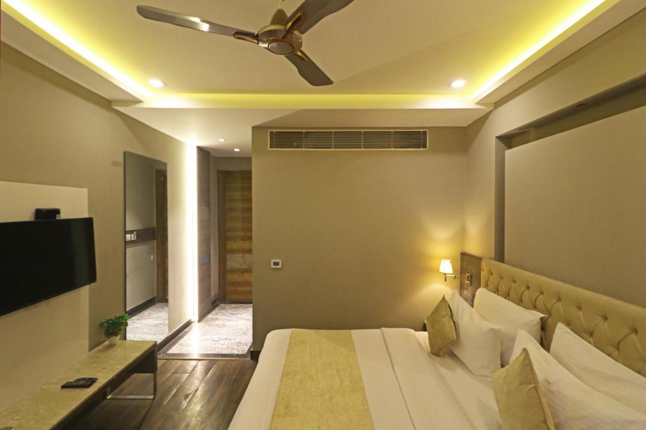 The Ivy Grand Hotel In City Centre With Free Secured Parking New Delhi Buitenkant foto