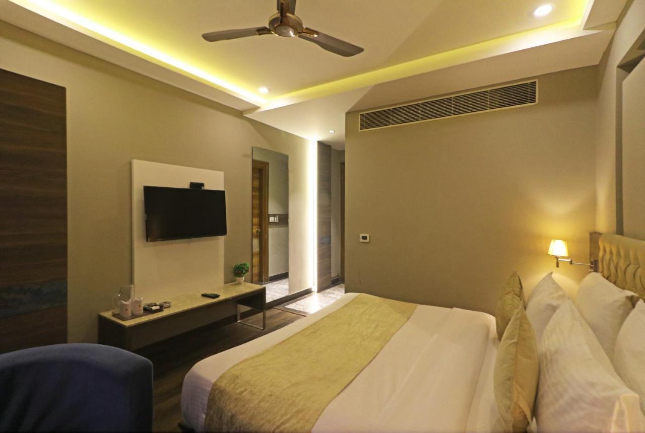 The Ivy Grand Hotel In City Centre With Free Secured Parking New Delhi Buitenkant foto