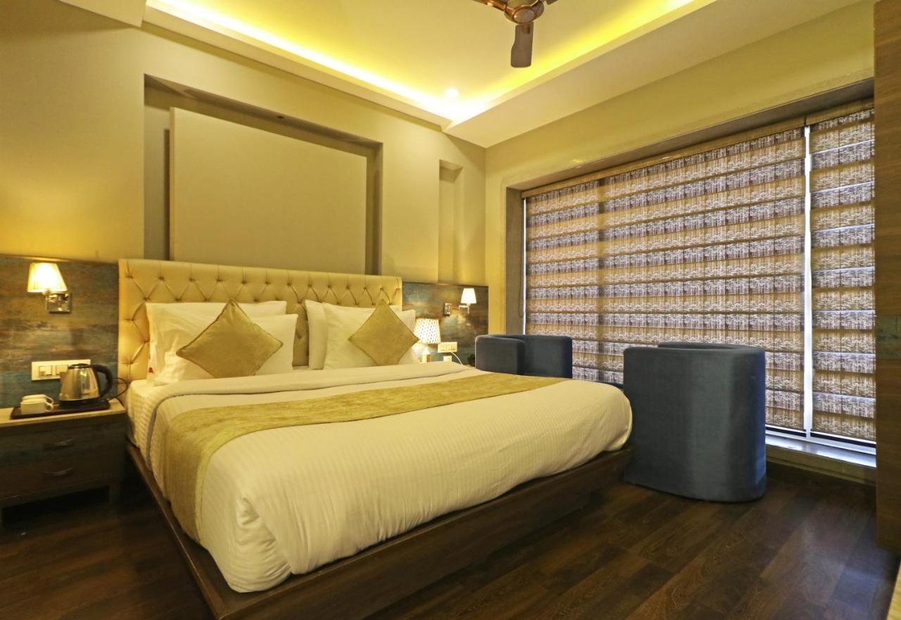 The Ivy Grand Hotel In City Centre With Free Secured Parking New Delhi Buitenkant foto
