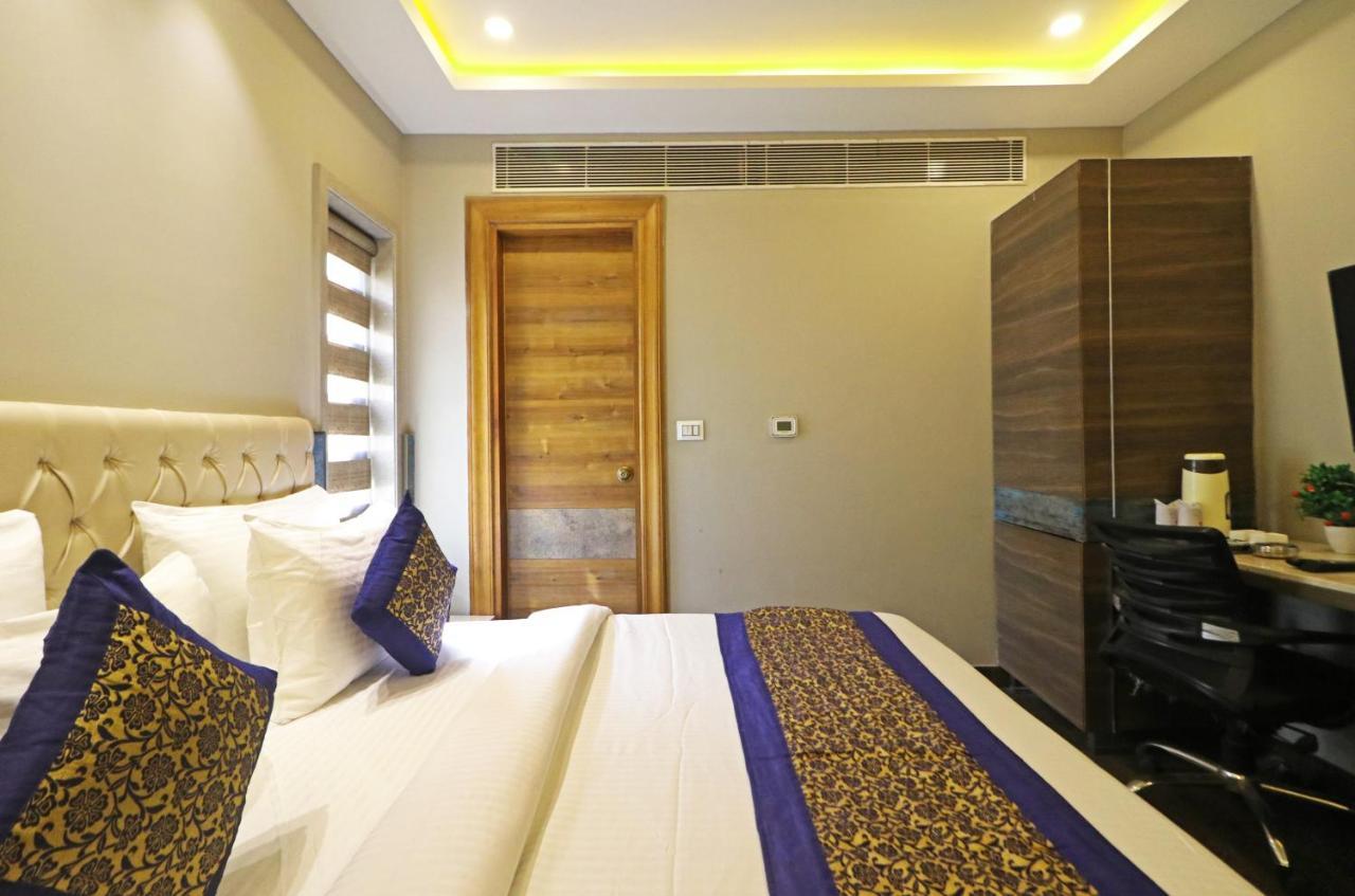 The Ivy Grand Hotel In City Centre With Free Secured Parking New Delhi Buitenkant foto
