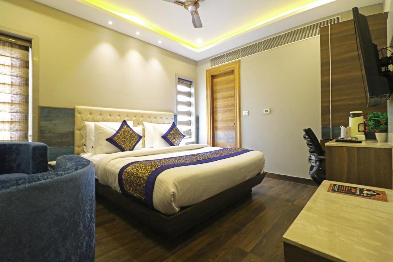 The Ivy Grand Hotel In City Centre With Free Secured Parking New Delhi Buitenkant foto