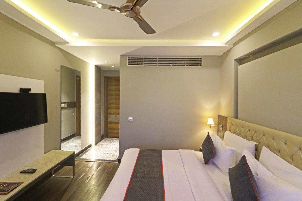 The Ivy Grand Hotel In City Centre With Free Secured Parking New Delhi Buitenkant foto