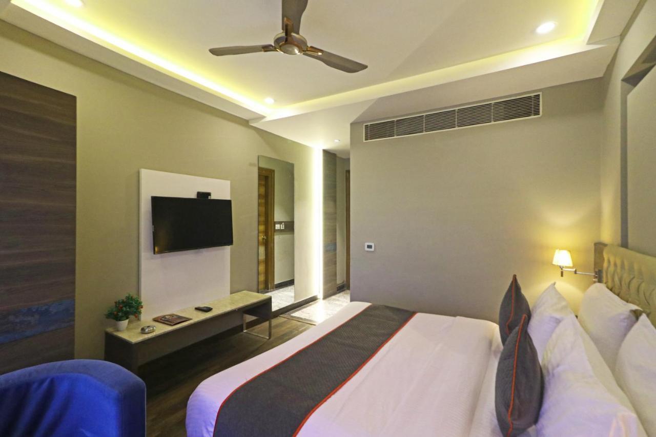 The Ivy Grand Hotel In City Centre With Free Secured Parking New Delhi Buitenkant foto