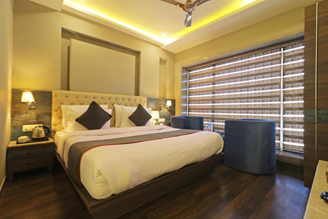 The Ivy Grand Hotel In City Centre With Free Secured Parking New Delhi Buitenkant foto