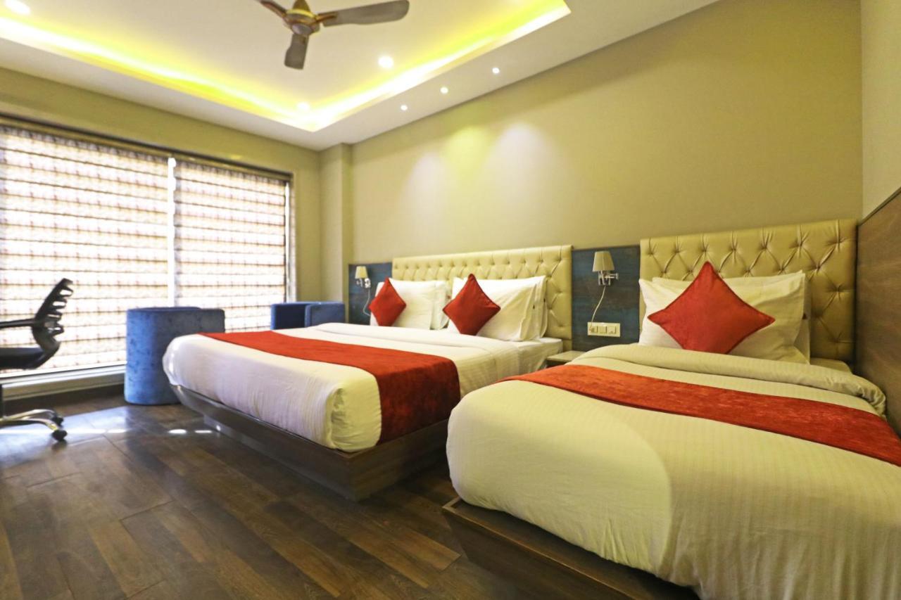 The Ivy Grand Hotel In City Centre With Free Secured Parking New Delhi Buitenkant foto