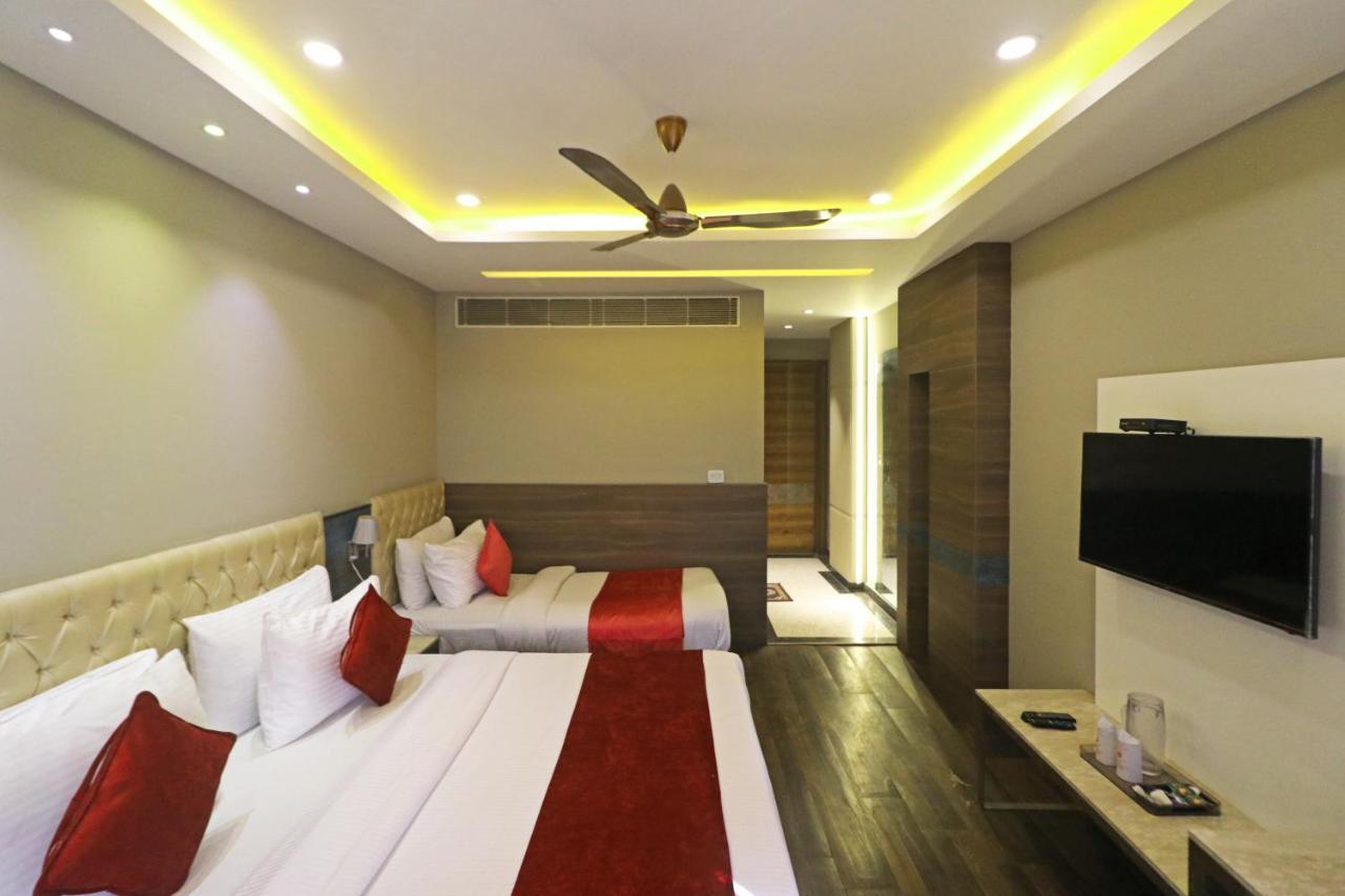 The Ivy Grand Hotel In City Centre With Free Secured Parking New Delhi Buitenkant foto