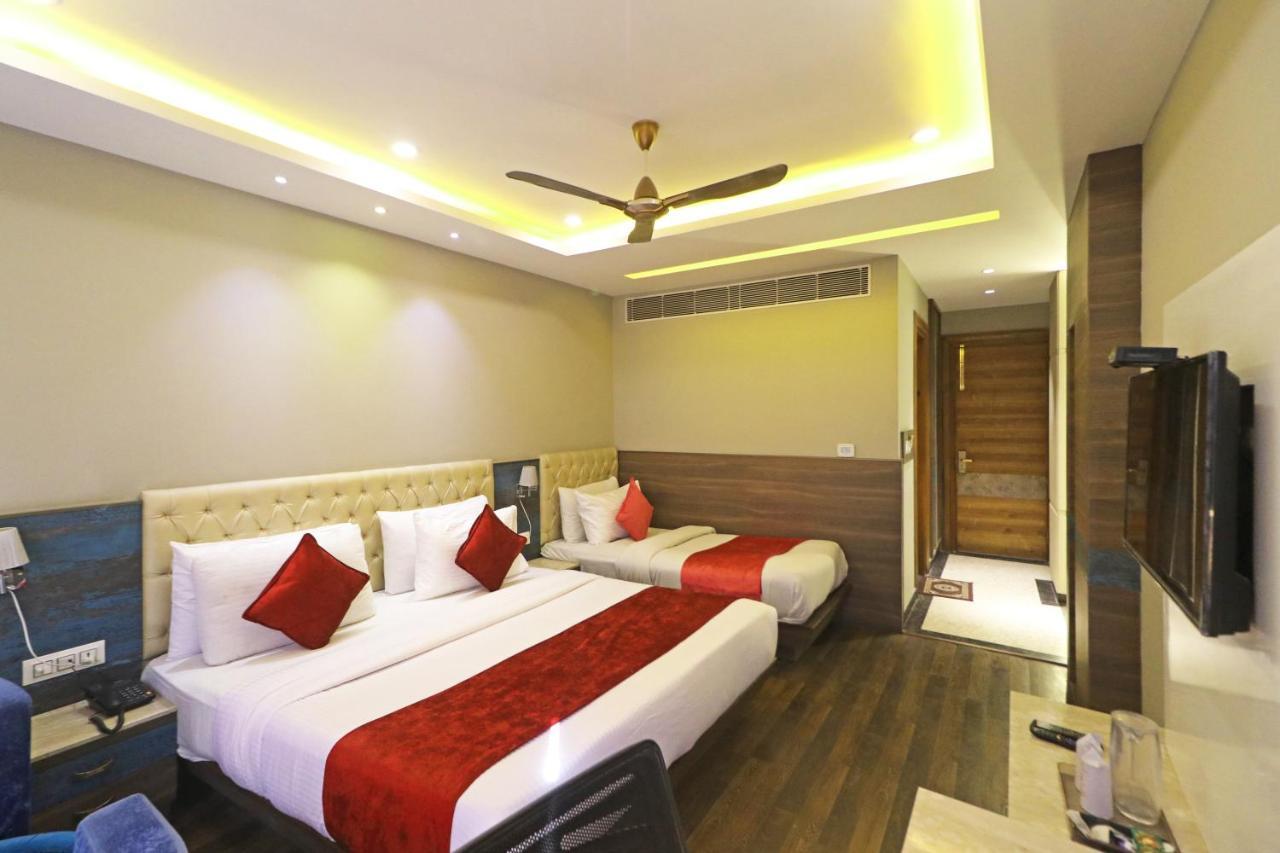 The Ivy Grand Hotel In City Centre With Free Secured Parking New Delhi Buitenkant foto